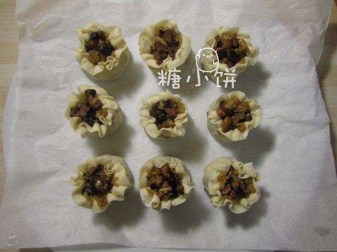【香菇肉丁糯米烧麦】,依次做好所有,依次吃不完可以冷冻保存生坯排入蒸锅中,冷水上锅水开后旺火20分钟,焖5分钟即可。