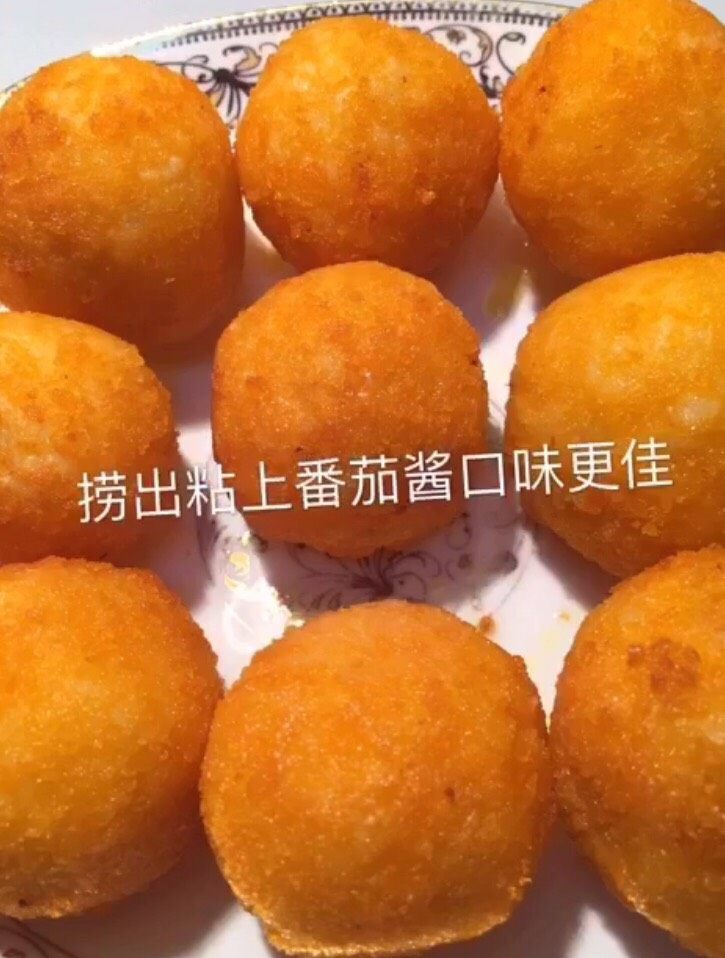 剩米饭芝士球,本人更喜欢加一点番茄酱,口感会更好
