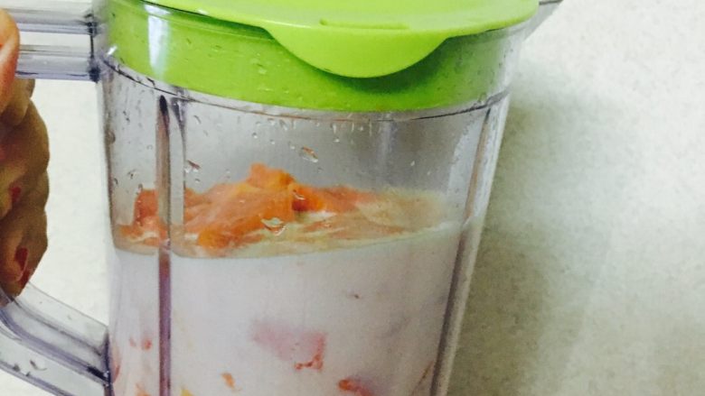 木瓜牛奶撞上“姜丝”啦👻,快点到<a style='color:red;display:inline-block;' href='/shicai/ 12058'>榨汁机</a>里来呀📢📢