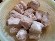 糖醋排骨,<a style='color:red;display:inline-block;' href='/shicai/ 10604'>小排</a>500克焯水后,煮三十分钟,肉汤可以煮面条,别倒掉