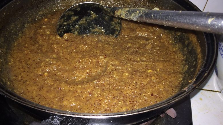 红枣姜糖膏+#夏天的味道#,开最小火,再熬,熬到勺子拌匀时没有波浪的皱纹,就可以关火