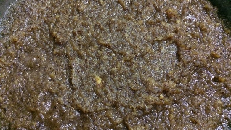 红枣姜糖膏+#夏天的味道#,记住勺子要不停搅拌,不给烧糊啊!我用了50分钟熬好,放署冷却