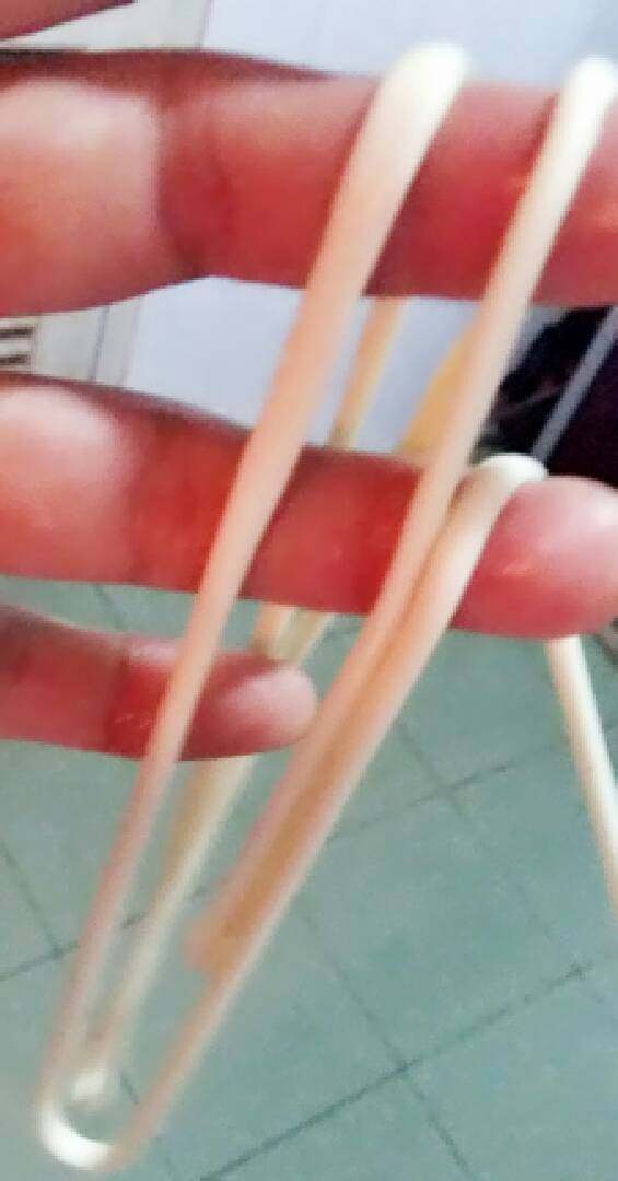 自制一根面#面条变身计划#,拉一拉,试一试,还不错可以烧制了。