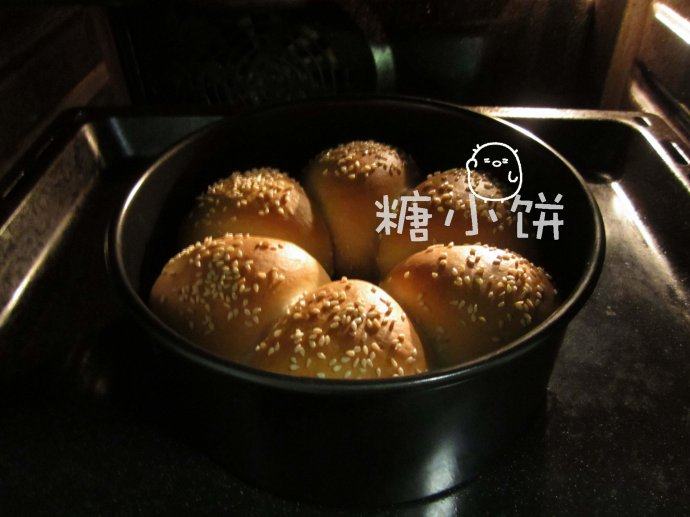【奶油餐包】,送入预热好180℃的烤箱里烤25分钟
(15分钟时表面加盖锡纸防止上色过深)