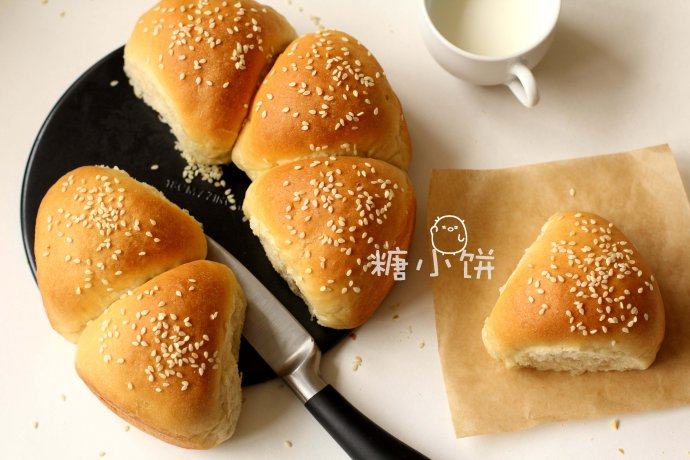 【奶油餐包】,烤完以后的样子,完成