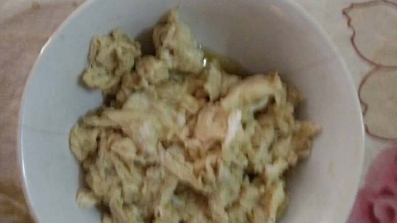 苜蓿虾仁,鸡蛋炒好备用