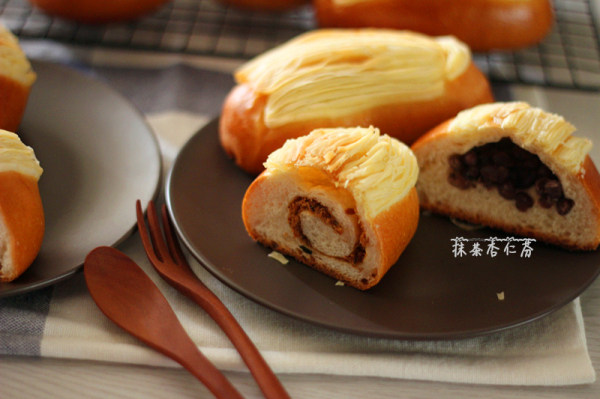 酥皮面包两款~~~有咸有甜必有一款适合你 