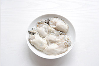 【海鲜全家福】福气满堂 ,蛎肉用手指触摸,去掉碎壳,清水略冲;