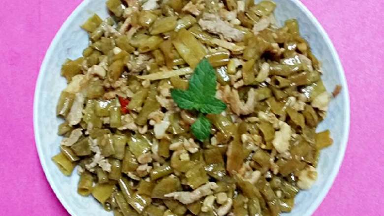 酸豆角炒肉丝（自制酸豆角）