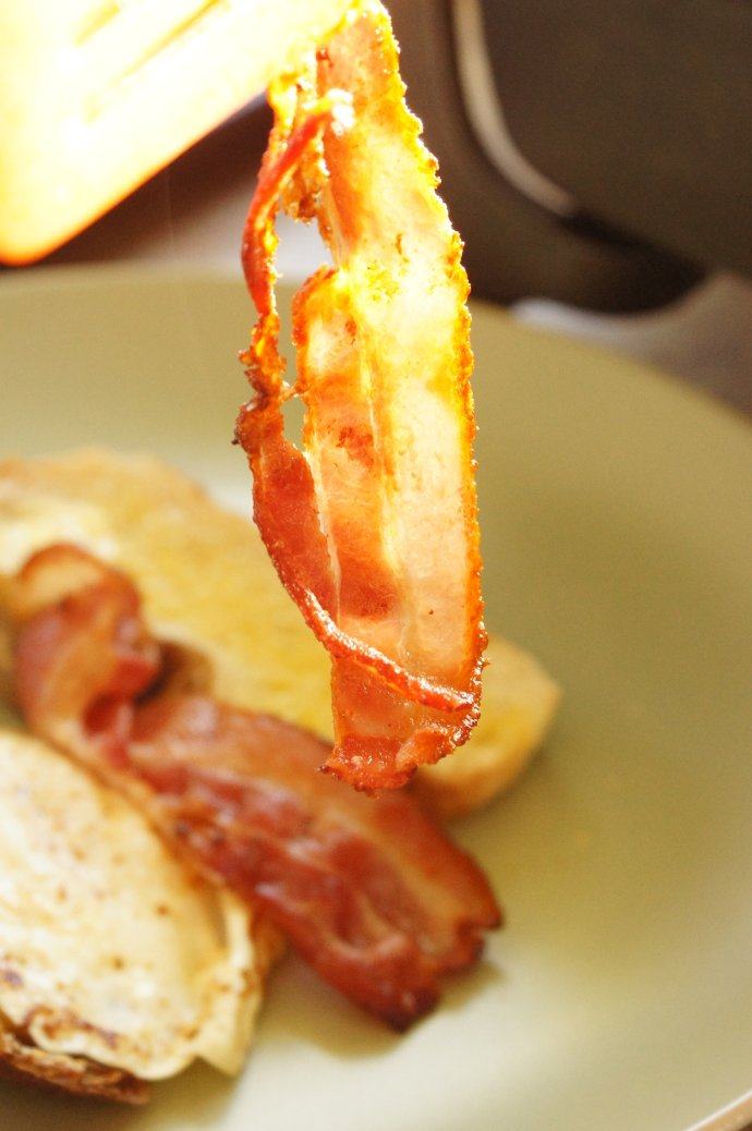 完美培根不用油煎——主妇必学,金灿灿，外脆里嫩的培根，好脆好香~~~