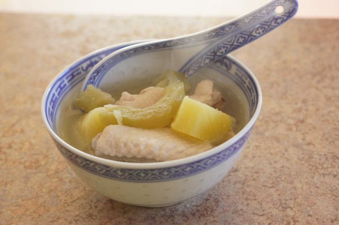 凤梨苦瓜鸡汤--清凉的苦尽甘来 