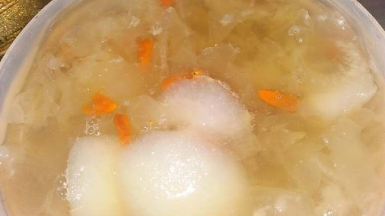 冰糖鸭梨银耳汤