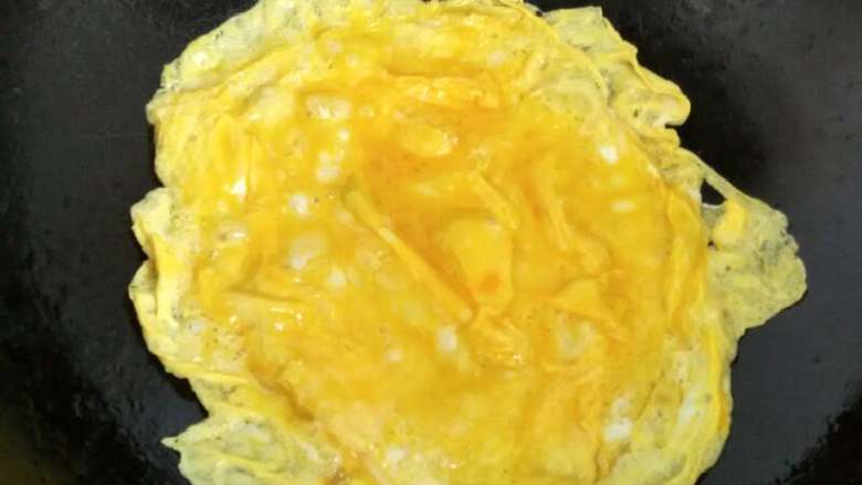 丝瓜炒鸡蛋,摊成蛋饼