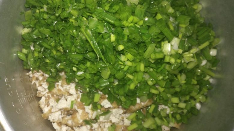 饺子,切成小圈,