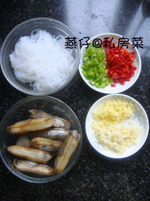 海蛏蒸粉丝,把所有食材洗净,切好;