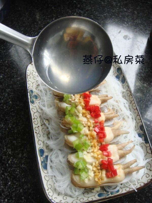 海蛏蒸粉丝,浇上,之前煮出来的海蛏汤;