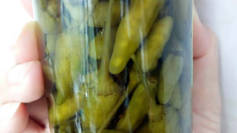 泡椒凤爪,买这种野山椒两瓶