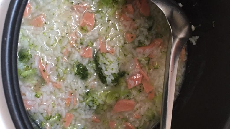 西兰花火腿粥,可保温一分钟