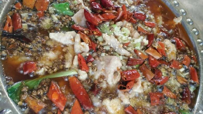 水煮肉片,<a style='color:red;display:inline-block;' href='/shicai/ 86474'>干辣椒</a>哧油，出味