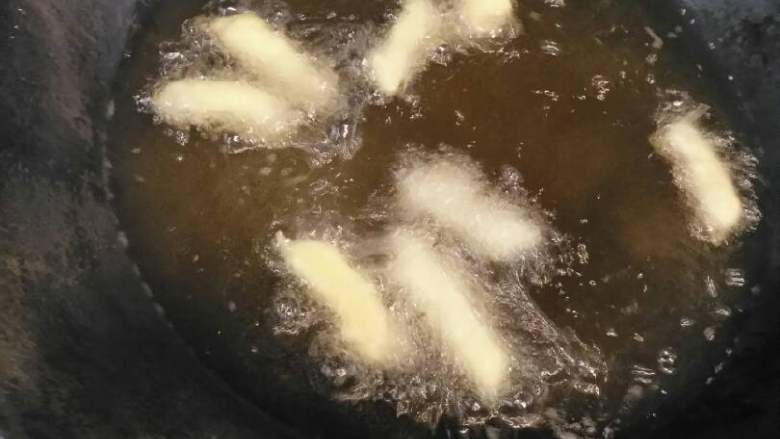 糖醋里脊,一条一条下锅