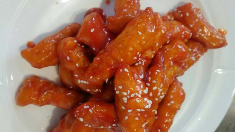 糖醋里脊,色拉油,剩下放入调料打汁,出锅