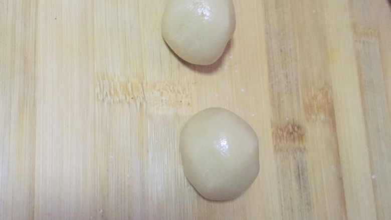 月饼,静置后面团分成15克一个的小剂子