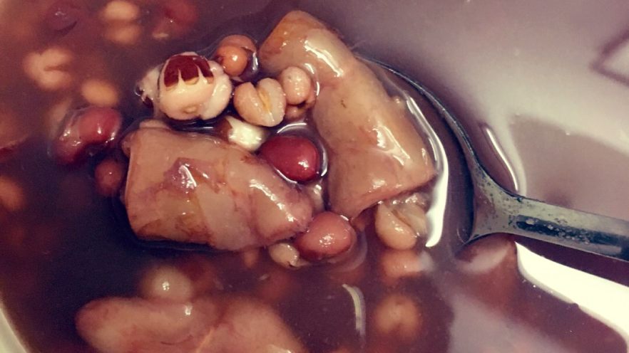 鱼胶薏米红豆芡实羹