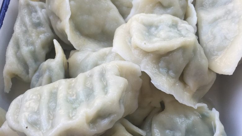 三鲜饺子,盛盘,开饭!