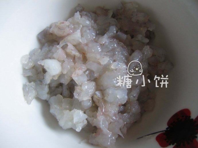 水晶虾饺,虾仁切细丁，不用剁成泥的口感会比较好