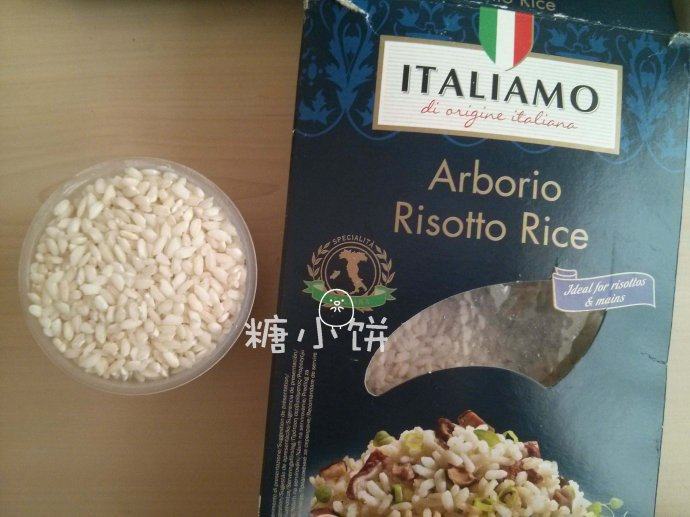 西式苹果炖饭,这个是做意大利烩饭risotto用的米,米粒很大,口感粉粉的