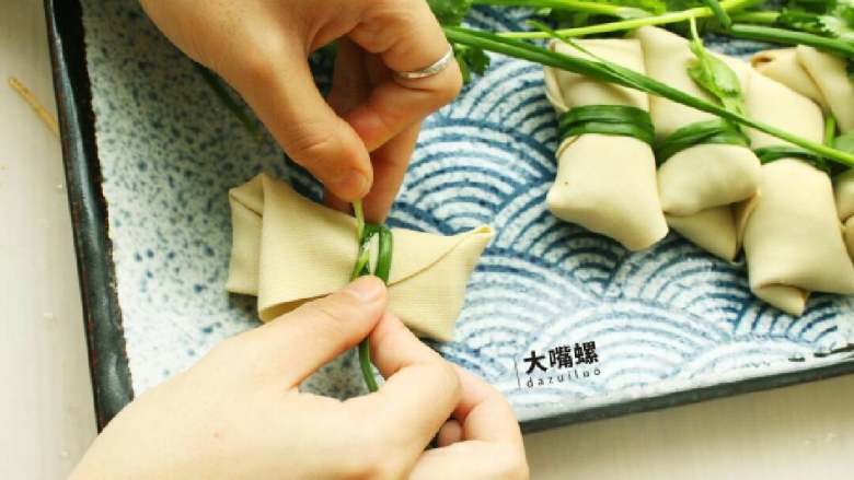 豆皮包螺蛳粉丨大嘴螺,最后给它以一个完美的方式结束一整套动作,打一个永远解不开的结......