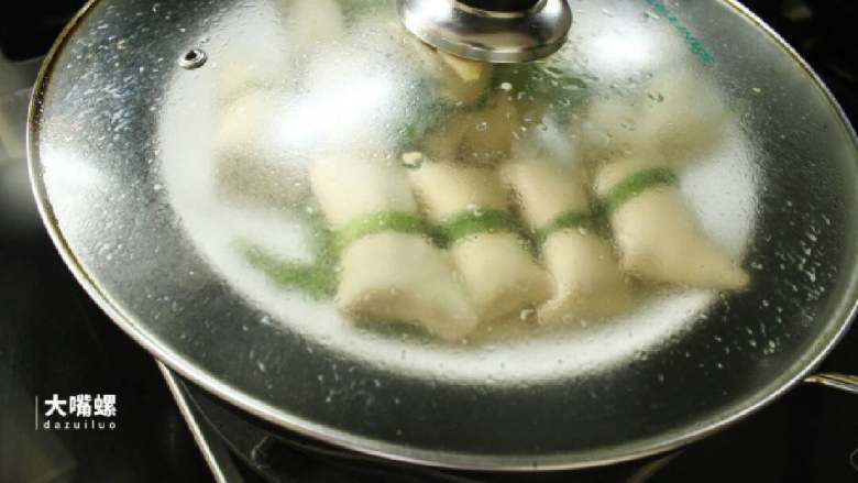 豆皮包螺蛳粉丨大嘴螺,放入蒸锅中完成它的使命(蒸10分钟即可)