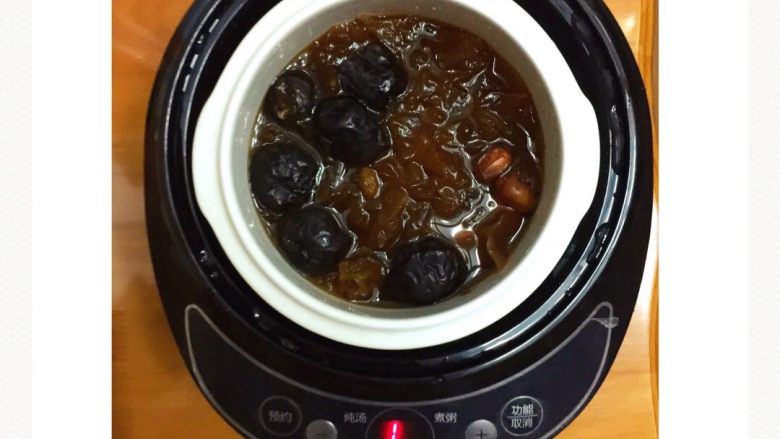 秋梨营养八宝汤,4个小时后,美味可口的秋梨八宝汤完成。