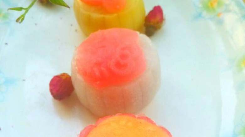 花样卡通冰皮月饼#中秋食饼记#,冰皮月饼就是要冰过才更好吃哦,自己做的没有添加剂放几天就要吃完哦,放急冻一个星期都是可以的!