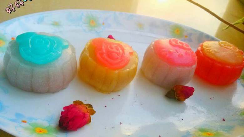 花样卡通冰皮月饼#中秋食饼记#,有大小不一,请忽略图片,这都是没有称的作品,就这样吧。