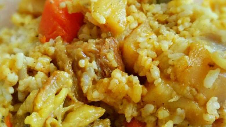 泰式黄咖喱牛肉饭