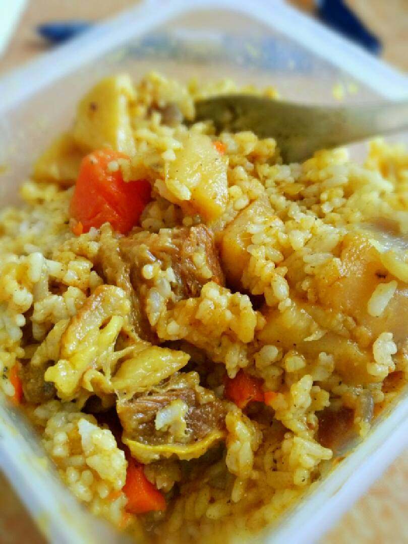 泰式黄咖喱牛肉饭