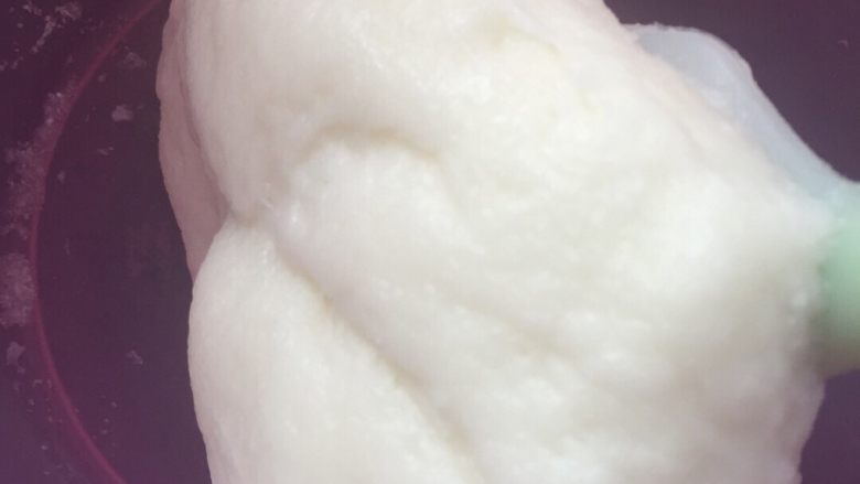 红豆馅冰皮月饼"中秋食饼记",开水倒入，和匀至图状