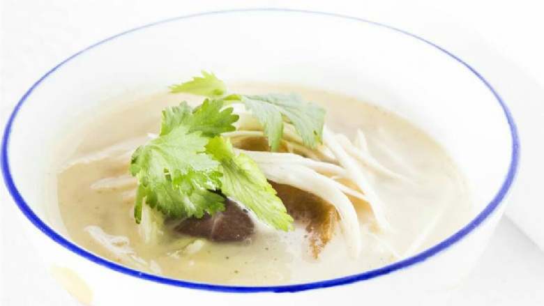 手撕松茸,手撕松茸煲鸡汤