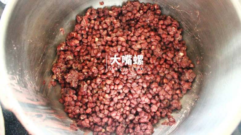 Q萌红糖冰皮月,因红豆泡过1晚,所以压15分钟即可开锅,开锅后红豆应达到软烂,没泡过的红豆也可压久一点