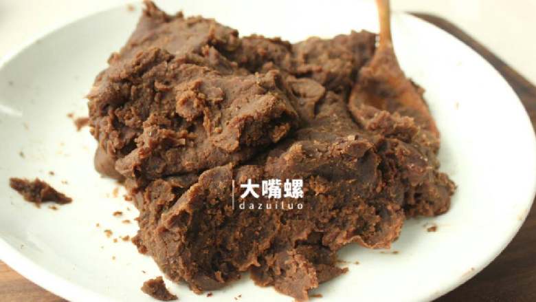 Q萌红糖冰皮月,待冷却后红豆沙就算完成了,做好的红豆沙用不完还可以放入冰箱中,非常容易保存