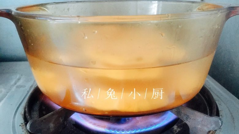芒果红薯千层蛋糕(低卡低脂版)~,打开火,用大火加热。