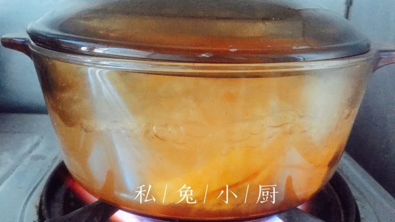 芒果红薯千层蛋糕(低卡低脂版)~,待水沸腾30秒后,关火,用余温将红薯焖熟,大概需要7-8分钟。