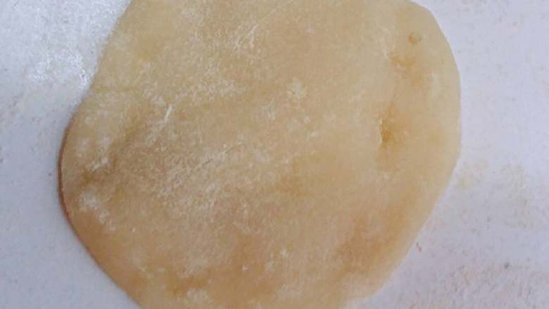 红豆沙冰皮月饼+#中秋食饼记#,边上摁薄
