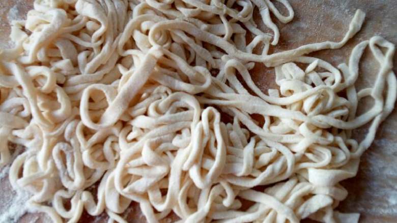 鸡丝凉面(拌面),面团,赶好切丝