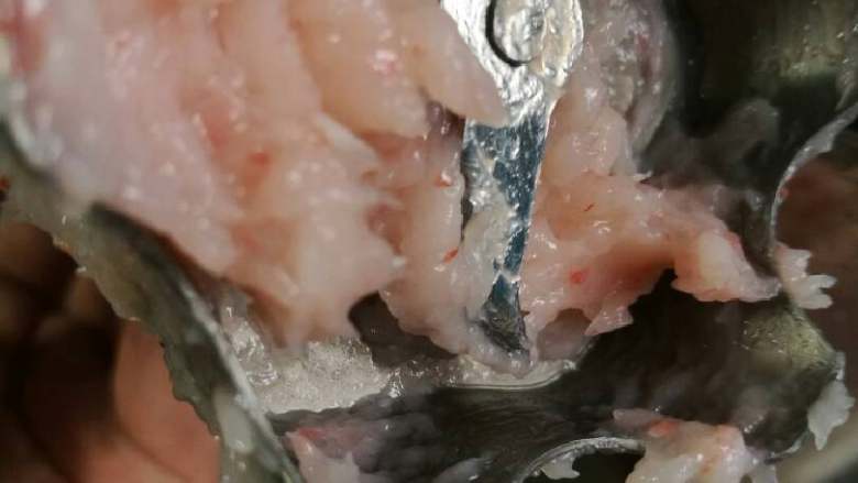 黄金土豆虾,我是用搅拌棒打的,个人感觉还是直接放案板上剁更好。