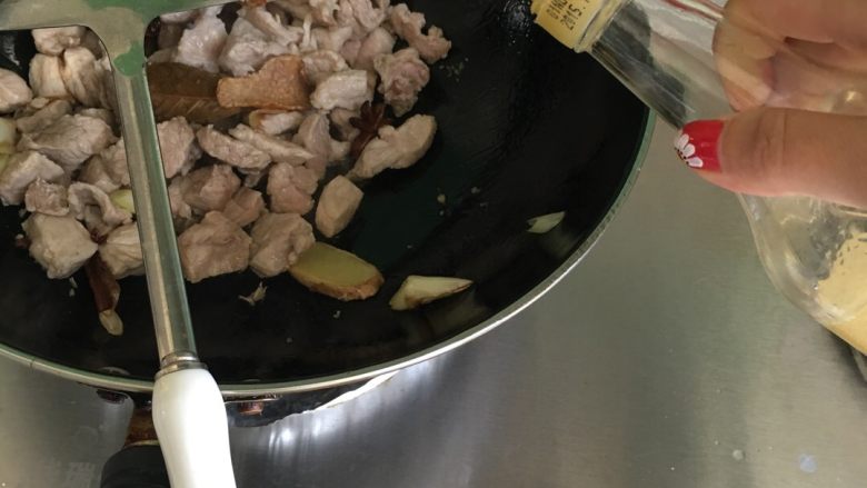 手工肉松(无面包机版),放入<a style='color:red;display:inline-block;' href='/shicai/ 718'>料酒</a>