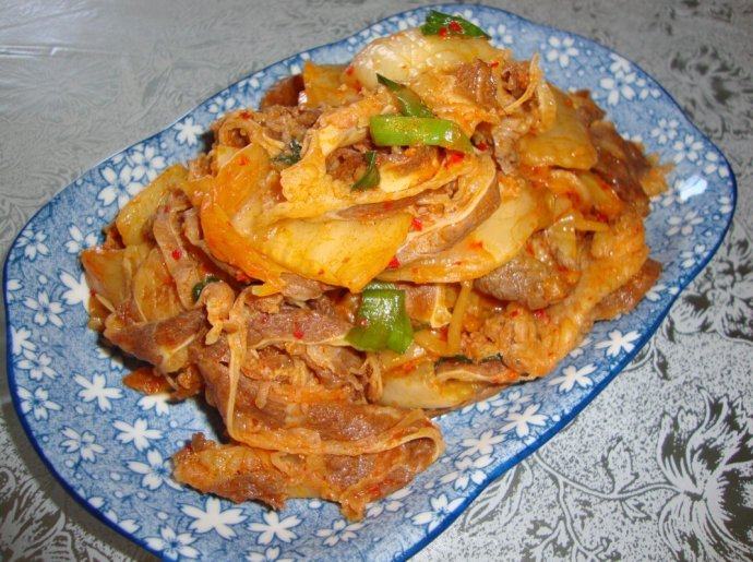换着花样吃泡菜：辣白菜炒肥牛