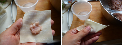 虾肉小馄饨~~街边人气小吃瞬间变身家常美味 ,馄饨皮上抹少许虾肉泥,如图所示般捏成生胚。