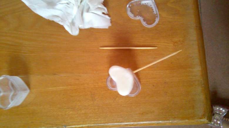 牛奶糖果小冰棍,呵呵！好了不过宝宝吃了两个